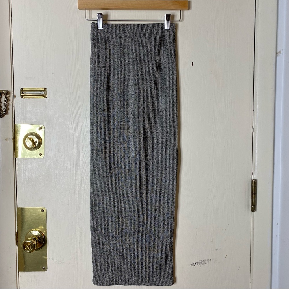 Grey ribbed midi skirt
